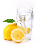 glas-zitrone-wasser
